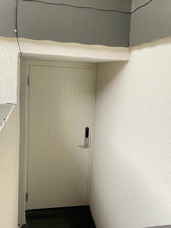 Andalsnes Underground Flat Apartment Bagian luar foto