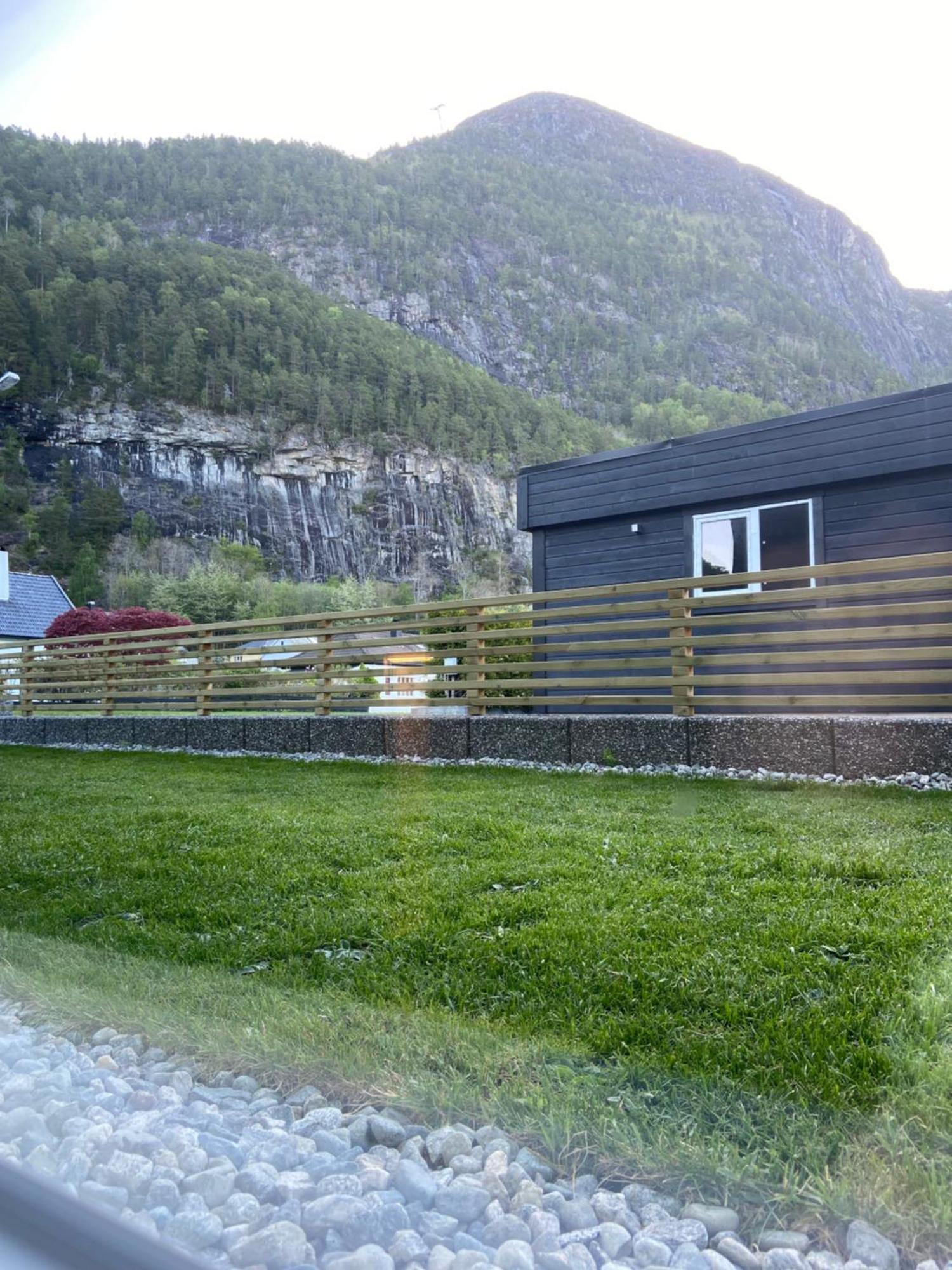 Andalsnes Underground Flat Apartment Bagian luar foto