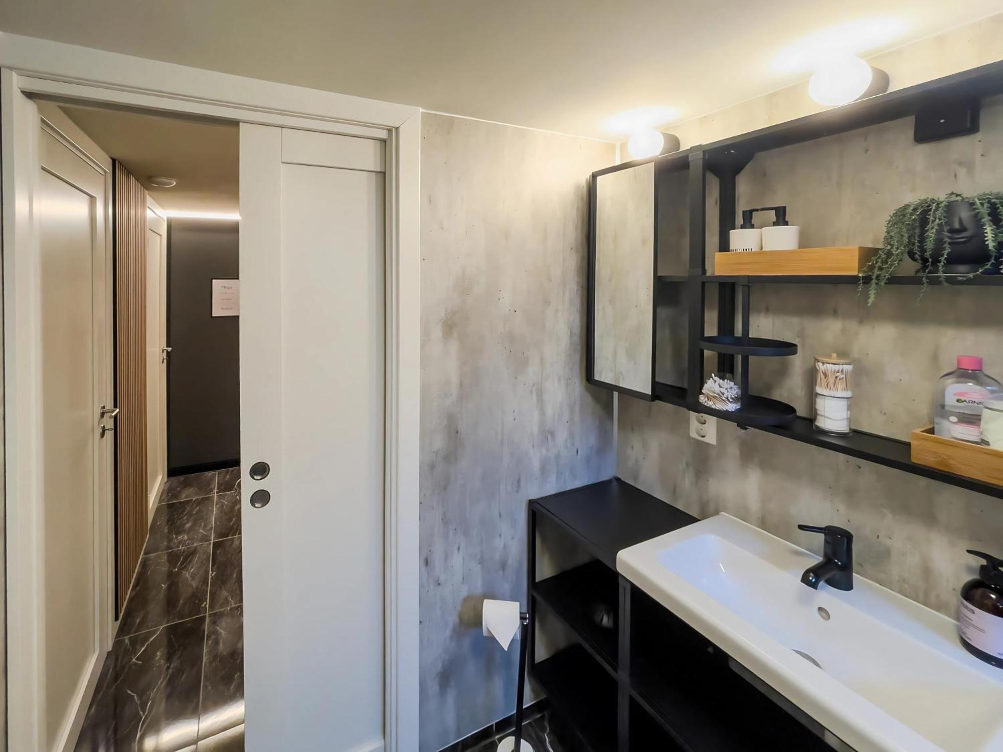 Andalsnes Underground Flat Apartment Bagian luar foto
