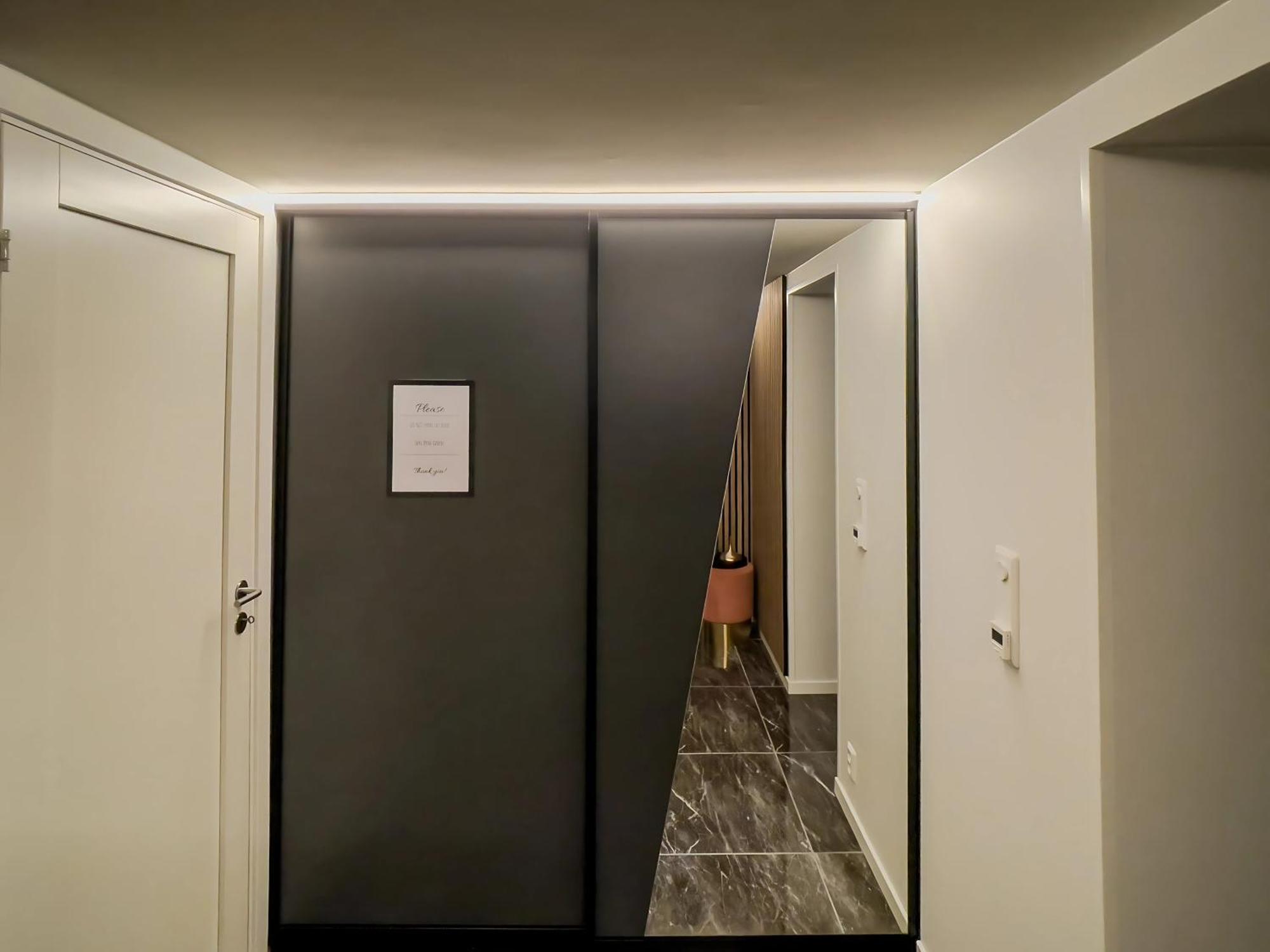 Andalsnes Underground Flat Apartment Bagian luar foto
