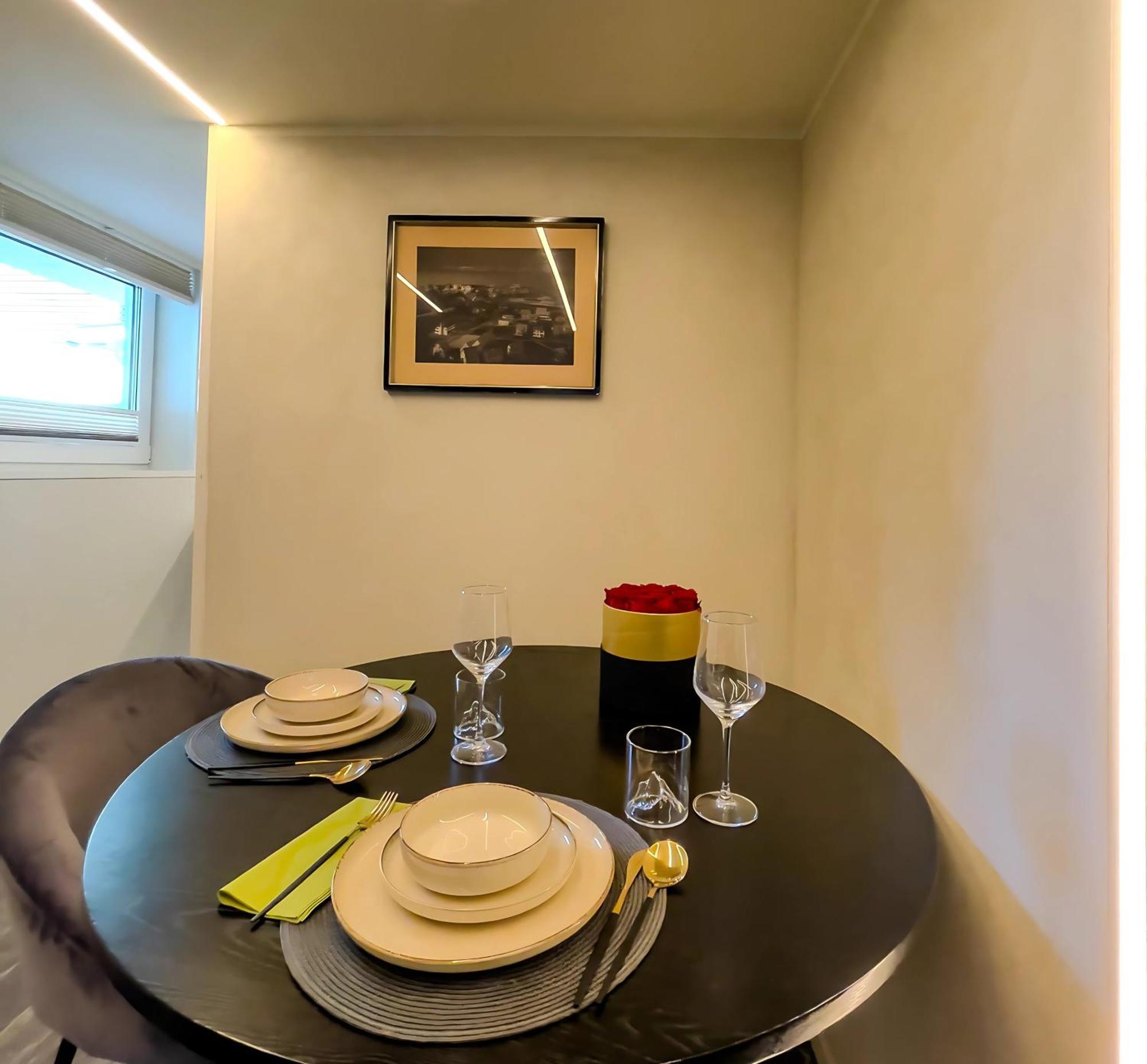 Andalsnes Underground Flat Apartment Bagian luar foto